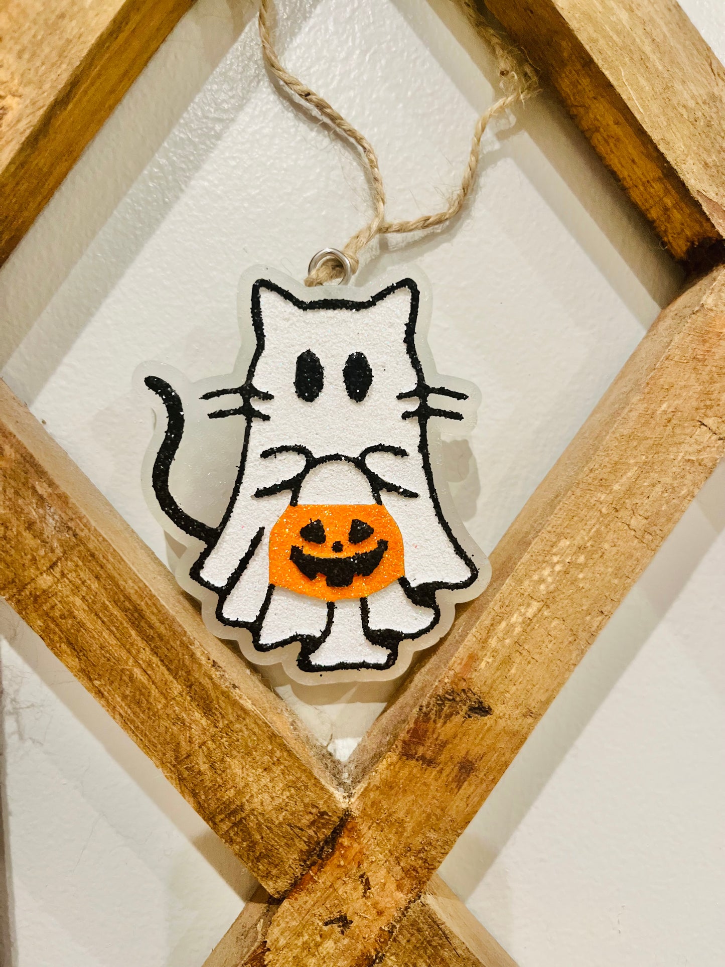 Kitty Cat Ghost Freshie